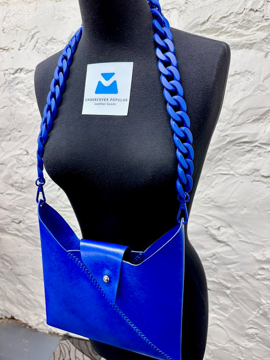 "The Bamber Vee" in Cobalt blue